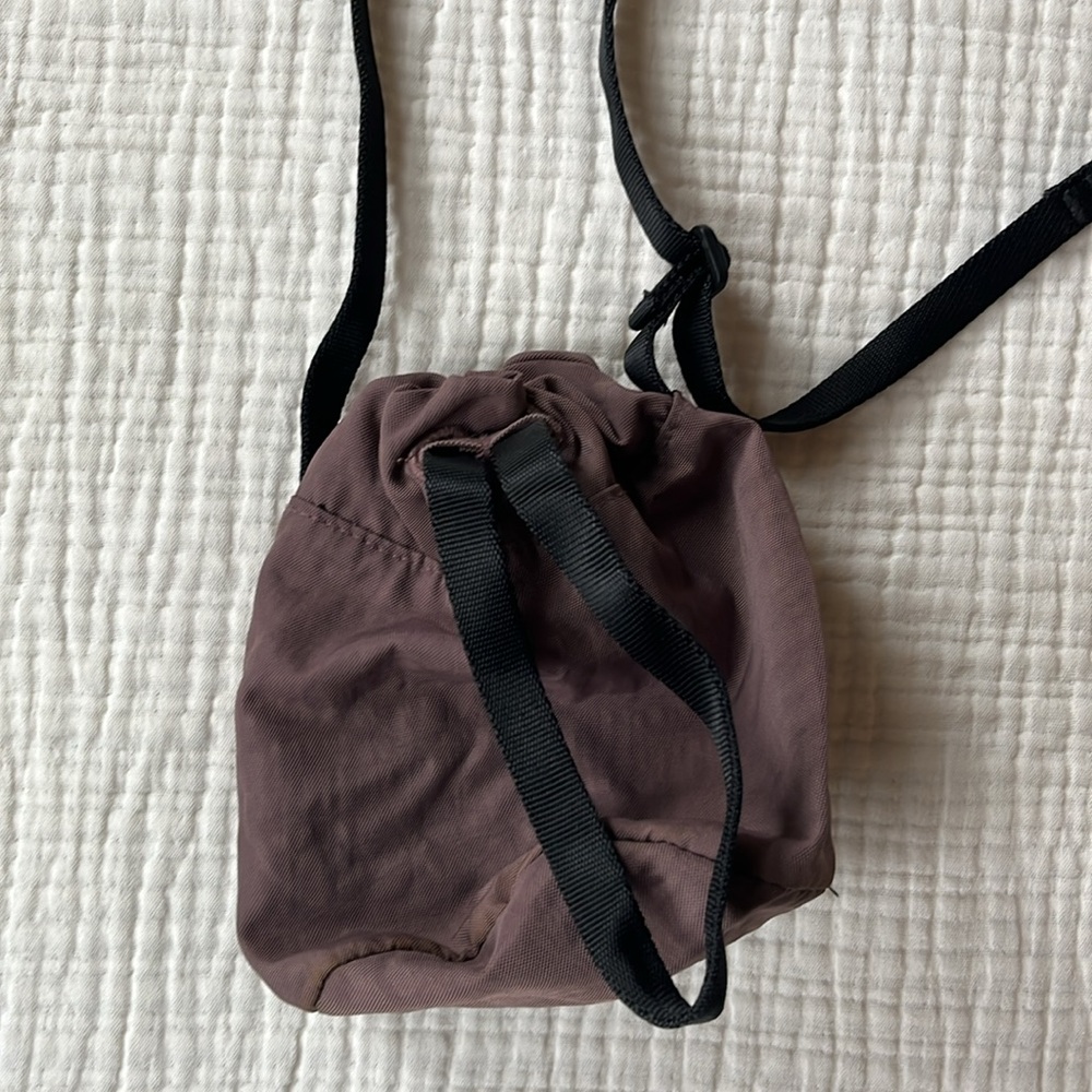 BAGGU Mini Bucket Crossbody